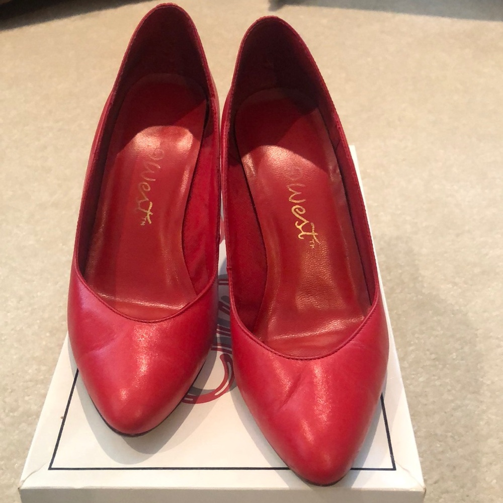 Vintage 9West red pumps